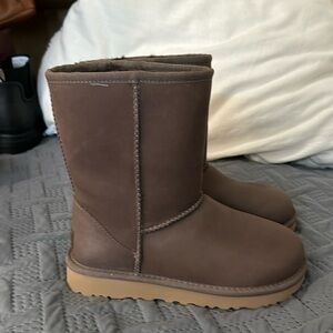 Uggs brown excellent condition.